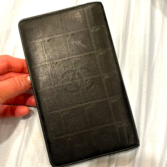Chanel iridescent black and silver sparkly leather long bifold wallet - Picture 1 of 6